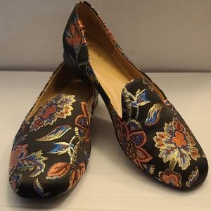 LIKE NEW!!! NATURALIZER STUNNING BROCADE SLIP ONS